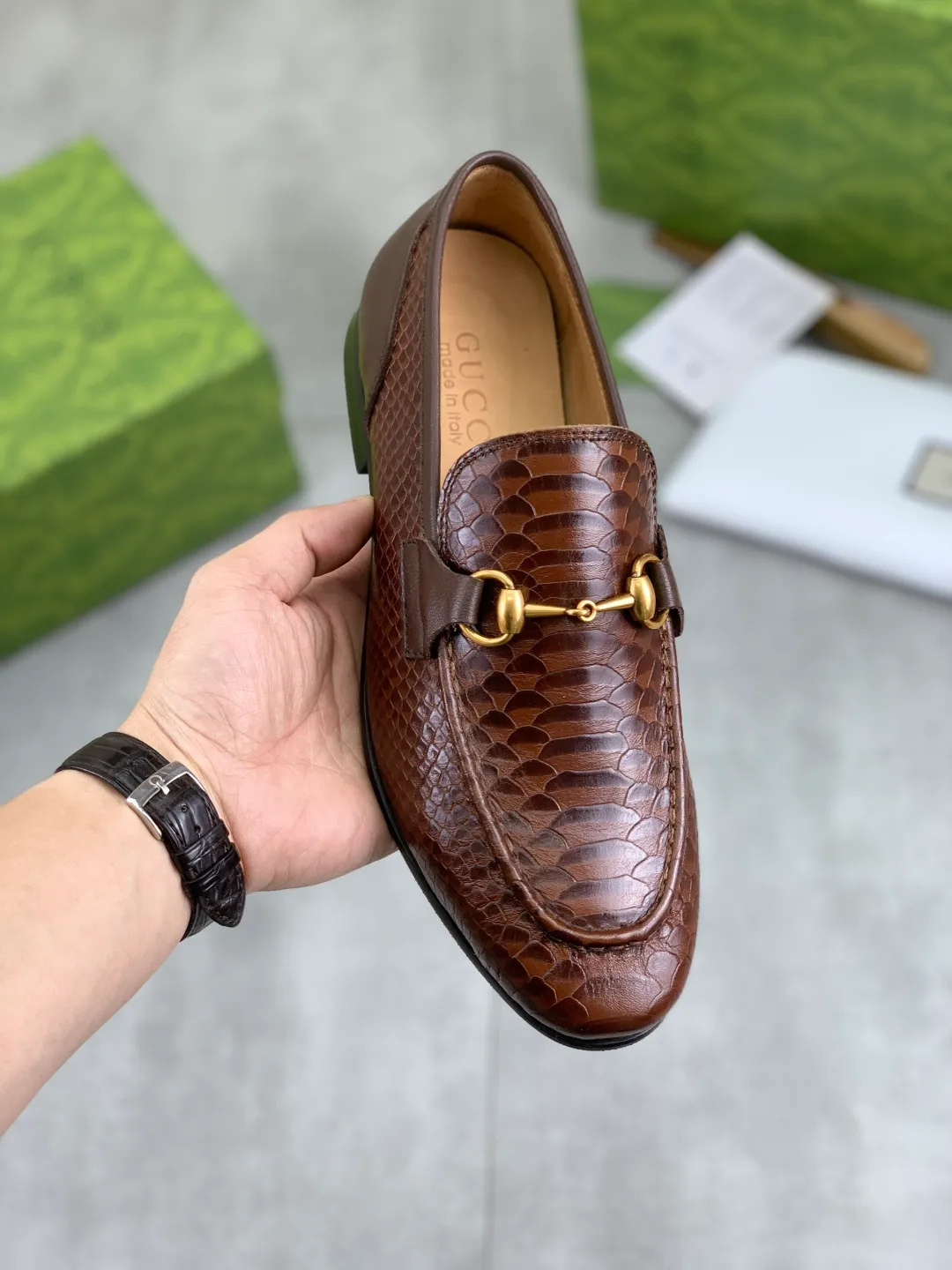 Men's Men's Shoes💰P580💰【New Style】Water-dyed Niuli Gucci's most popular selection of lazy slip-on leather shoes (Gucci) official website latest Gucci lazy leather shoes, hot style 💥 simple and elegant style, exclusive for trendy men. Unique official website latest brand original double G embossing Elements 👑 Original Gucci decoration, fashionable and elegant, fabric original calfskin ✅ fully imported first-layer cowhide lining, official website designated wear-resistant, rubber business outsole, classic model taken at the counter in real life 🎬38-44 black brown optional